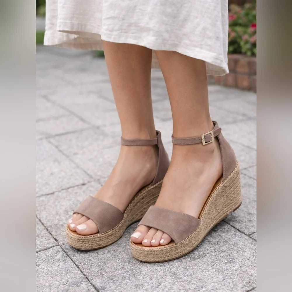 Kelly & Katie Taupe Espadrille Wedge Sandal Sz.9
